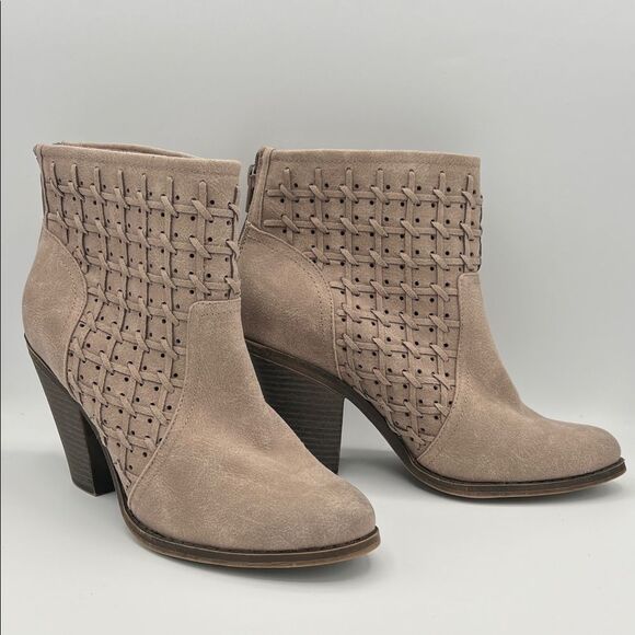Fergalicious Tan Ankle Boots W8.5 - Picture 1 of 8